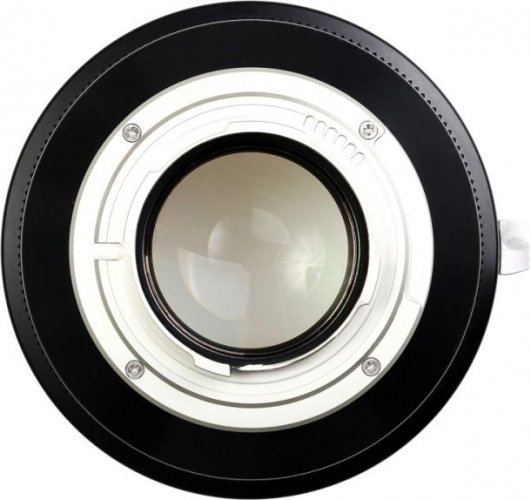 Kipon Baveyes adaptér z Pentax 67 objektivu na Leica M tělo (0,7x)