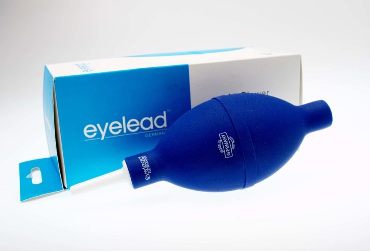 Cleaning the sensor and lens Eyelead air cleaning balloon, size M.