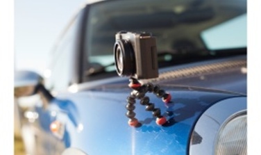 Snímání fotografií a videí je snadné díky praktickému nastavovatelnému stativu GorillaPod Magnetic Mini bez hlavy, vhodnému pro telefony široké 4-8 cm.