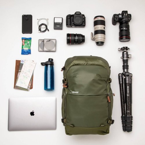 Shimoda Explore v2 35 fotografický batoh | kapsa na 3l hydratační vak | 16 palcový notebook | ochranná pláštěnka | armádní zelená