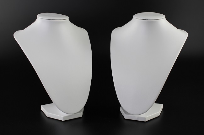 Dekolt na šperky výška 22cm bílý slonová kost (A06Wx)