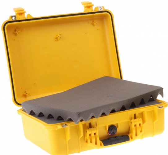 Peli™ Case 1500 kufor s penou žltý