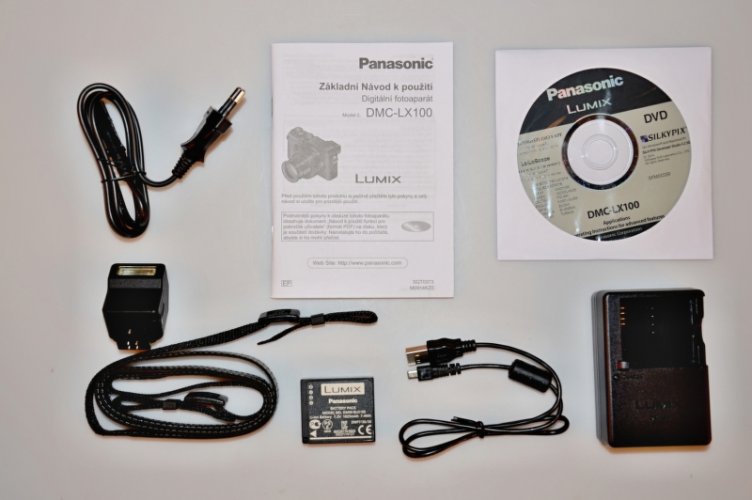 Panasonic Lumix DMC-LX100 stříbrný