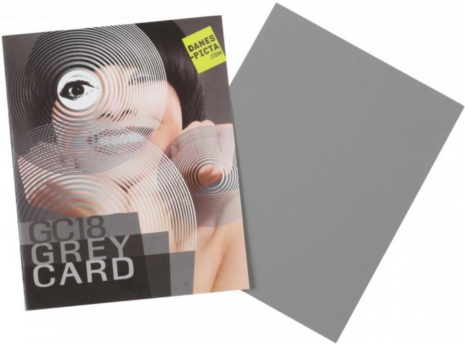 Grey card, matt surface, perfect neutrality, 18% reflectancy, 20x25cm (GC18)
