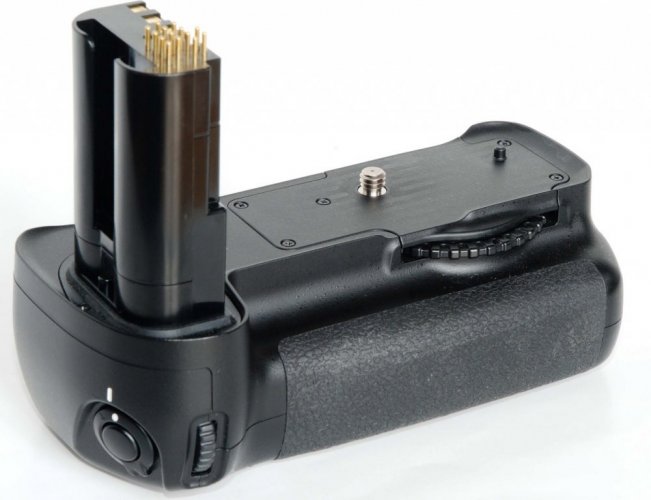 Nikon MB-D200 Multi-Power Battery Pack | OEHLING.com