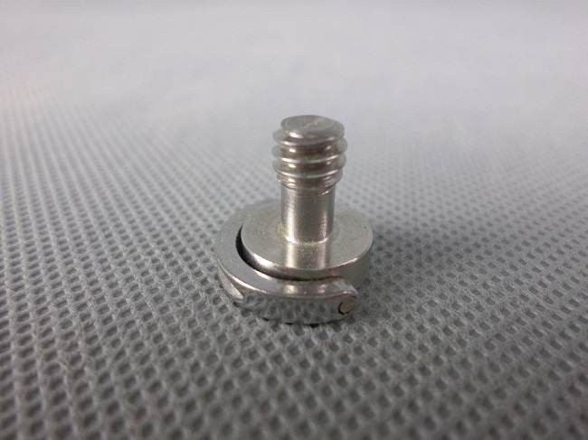 1x upínacia skrutka fotoaparátu so závitom 1/4" a s očkom