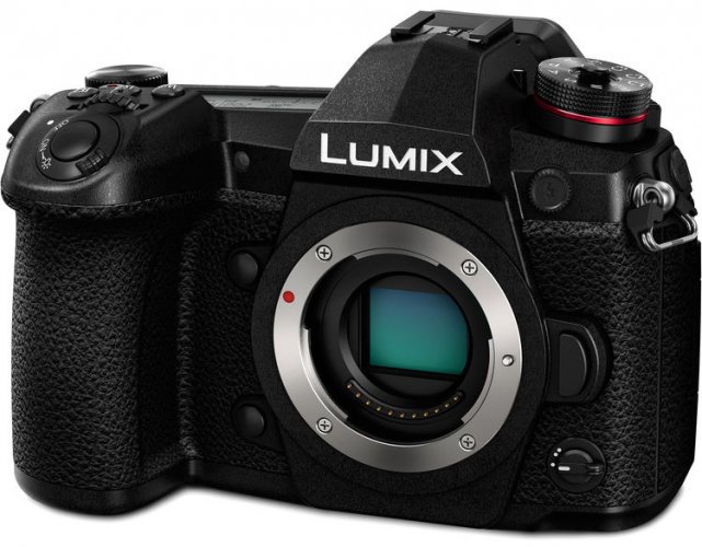 Panasonic Lumix DC-G9 + Leica 12-60mm + Lumix X 35-100mm f/2,8 O.I.S.