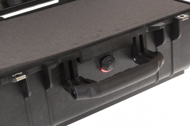 Peli™ Case 1510 Suitcase with Foam (Black)