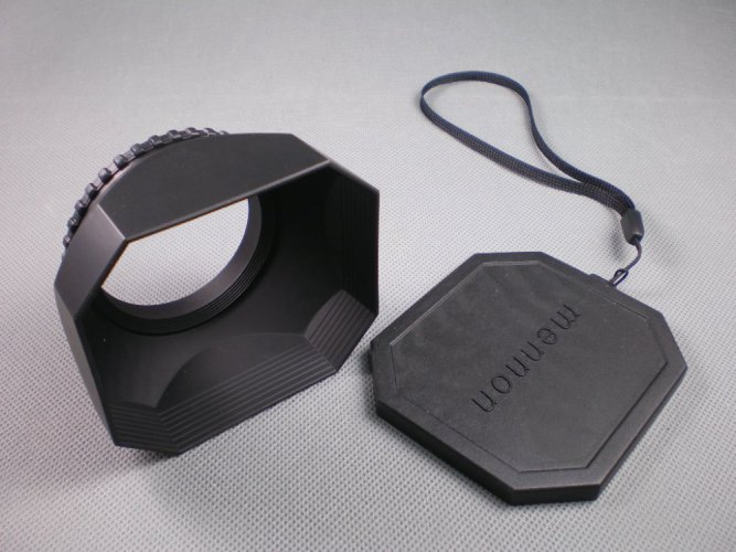 Sluneční clona pro kameru 30mm včetně krytky