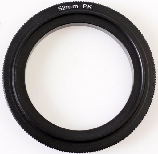 B.I.G. reverzní kroužek objektiv 52 mm na Pentax K tělo