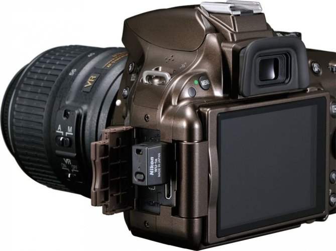 Nikon D5200 telo