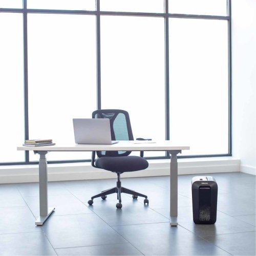 Aktenvernichter Fellowes LX 65 P-4, Querschnitt 4x40mm, 10 Blatt, 22l, Kreditkarte, schwarz Aktenvernichter Fellowes LX 65 P-4, Querschnitt 4x40mm, 10 Blatt, 22l, Kreditkarte, schwarz