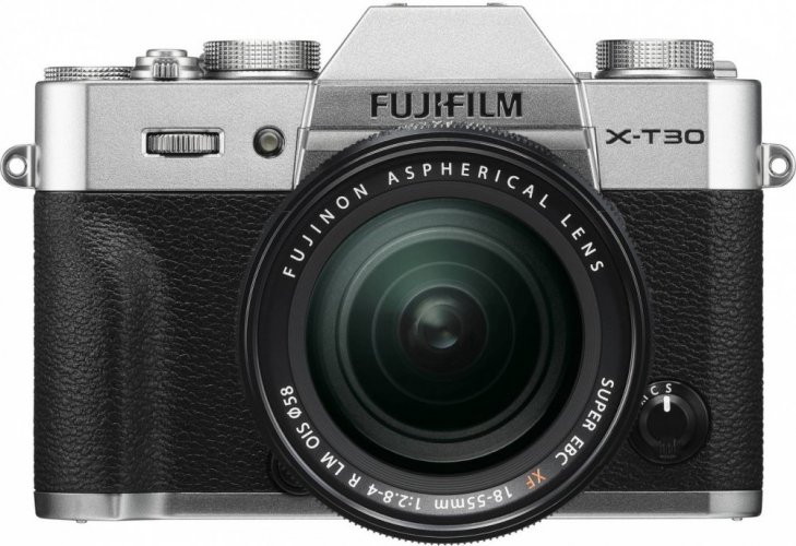 Fujifilm X-T30 + XF18-55mm Silber