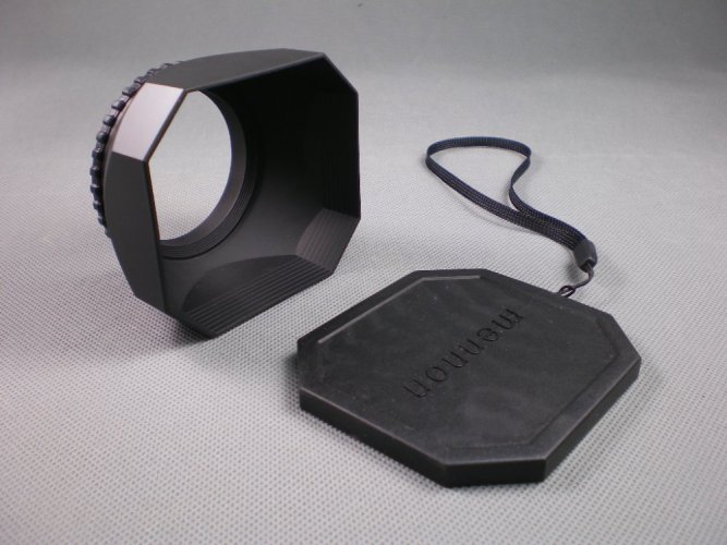 Sluneční clona pro kameru 30mm včetně krytky