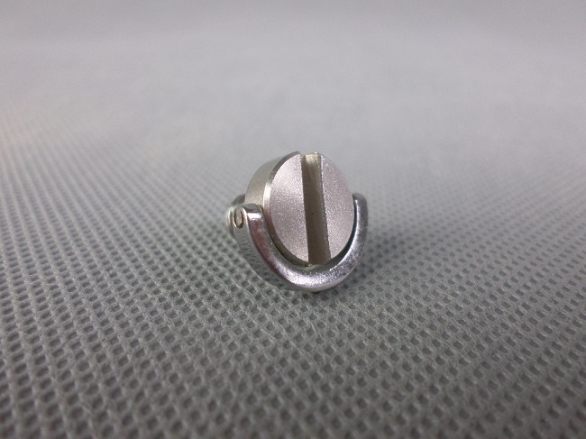 1x upínacia skrutka fotoaparátu so závitom 1/4" a s očkom