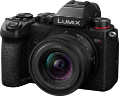 Panasonic Lumix S5D with S-R1840 F/4.5-6.3 KIT