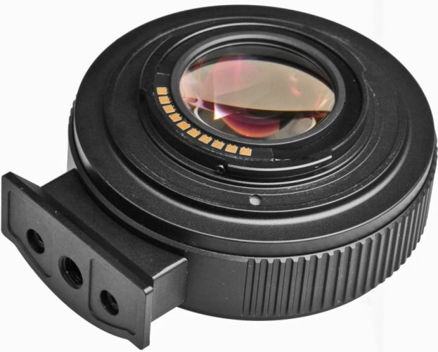 Kipon Baveyes adaptér z Canon EF objektivu na Fuji X tělo (0,7x)