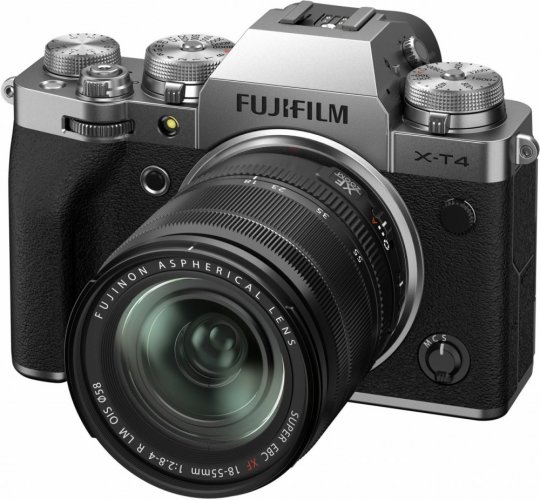 Fujifilm X-T4 + XF18-55mm strieborné