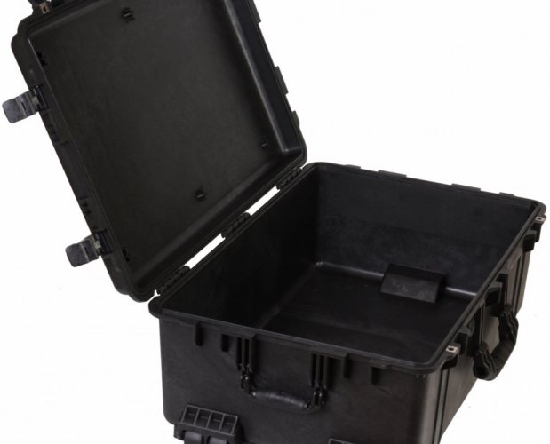 Peli™ Case 1650 Case without Foam (Black)