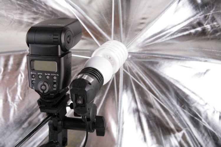 Držák systémového blesku, deštníku a žárovky (MXDR3)