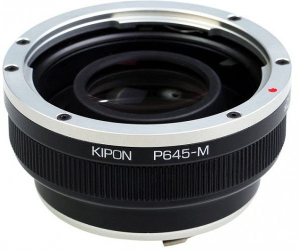 Kipon Baveyes adaptér z Pentax 645 objektivu na Leica M tělo (0,7x)