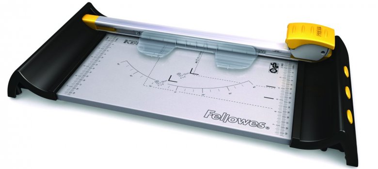 Fellowes Proton A4 Kotoučová řezačka, 8 listů, kovová základna