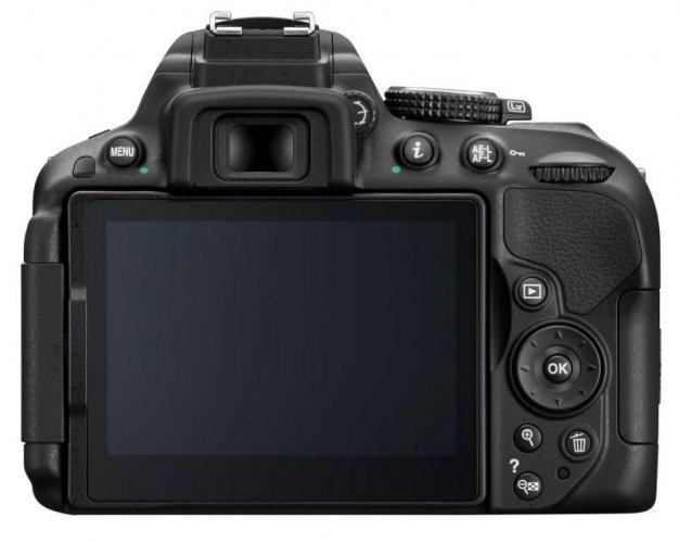 Nikon D5300 + 18-105 VR