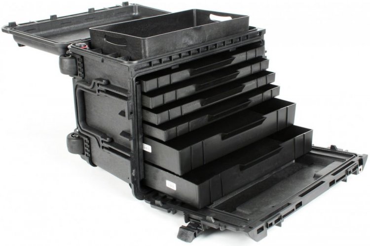 Peli™ Case 0450 kufr bez pěny, se zásuvkami, černý