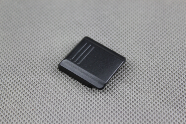 Krytka sáněk fotoaparátu pro Sony (KSSN)