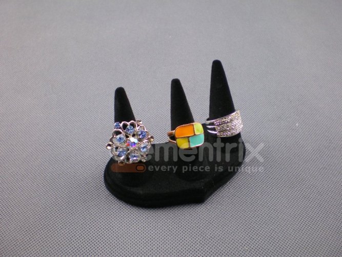 1x Triple Display Stand Samt Ring Finger Schwarz (PRST3)