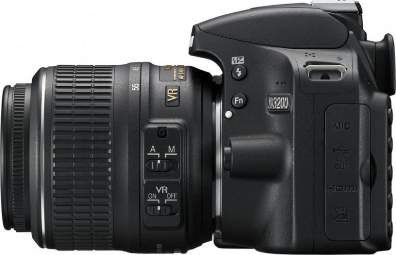 Nikon D3200 - telo