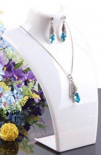 Neckline jewelry display, white acryl, 21cm