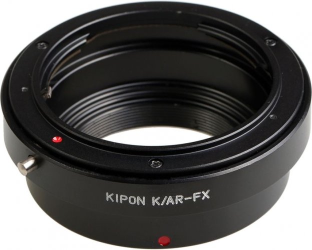 Kipon adaptér z Konica AR objektivu na Fuji X tělo