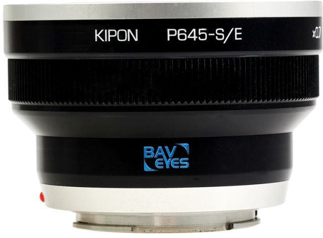Kipon Baveyes adaptér z Pentax 645 objektivu na Sony E tělo (0,7x)