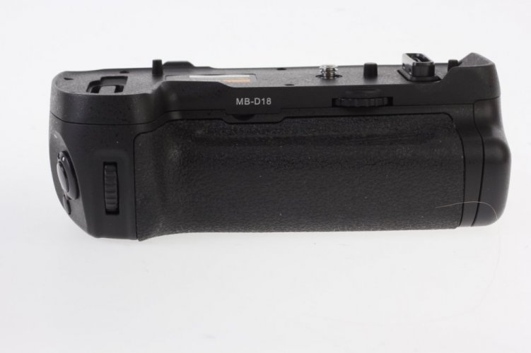 Pixel Vertax MB-D18 Batteriegriff für Nikon D850