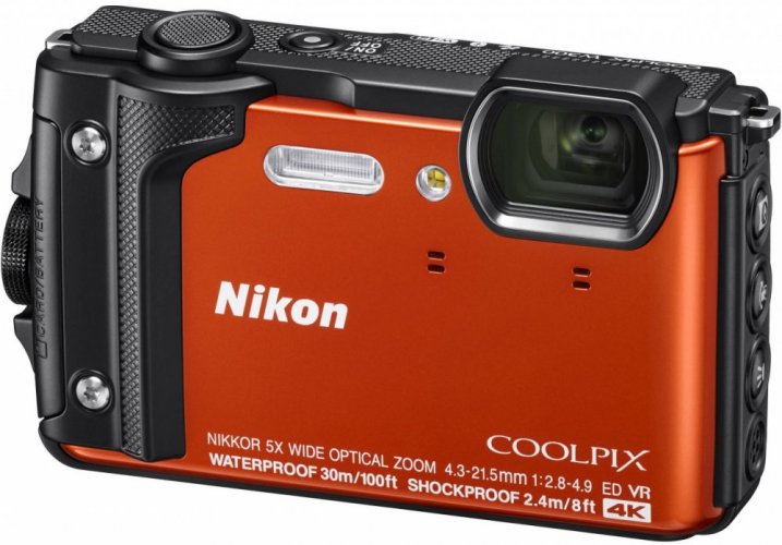 Nikon Coolpix W300 oranžový + 2in1 plávajúci popruh