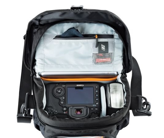 Lowepro Nova 170 AW II černá