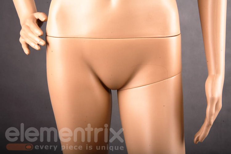 Figurína dámská, světlá barva kůže, výška 175cm