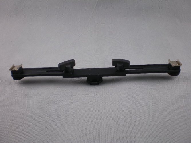 Držák na 2 blesky, LED světla a jiné příslušenství B40 (B40)