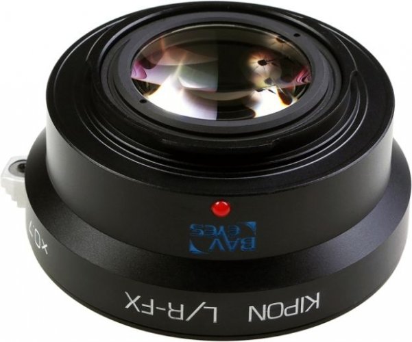 Kipon Baveyes adaptér z Leica R objektívu na Fuji X telo (0,7x)