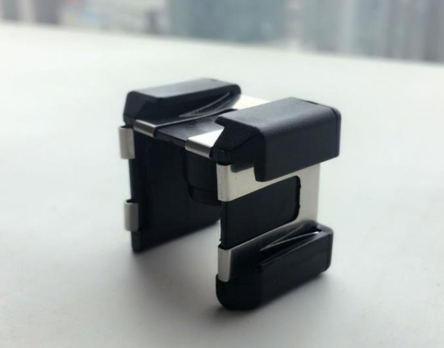 Sáňky, plastový mini držák trojitý (BL4)