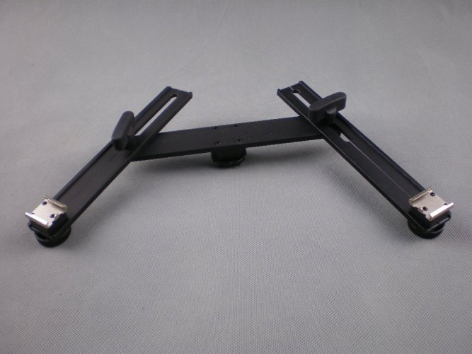 Držák příslušenství do sáněk blesku