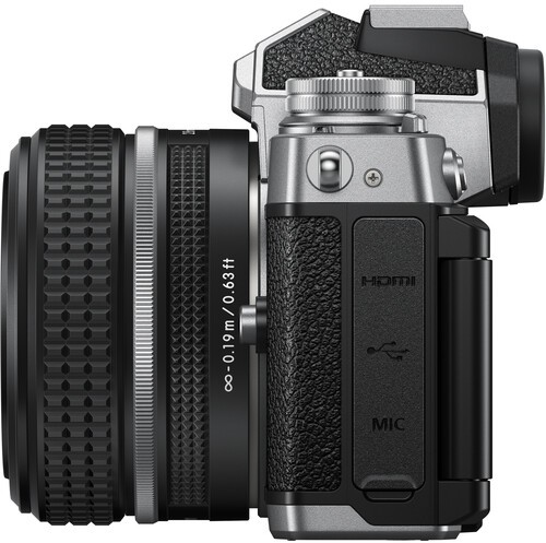Nikon Z fc Spiegellose Digitalkamera (Silber, nur Gehäuse)