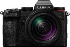 Panasonic Lumix S5D with S-R28200 F/4-7.1 KIT