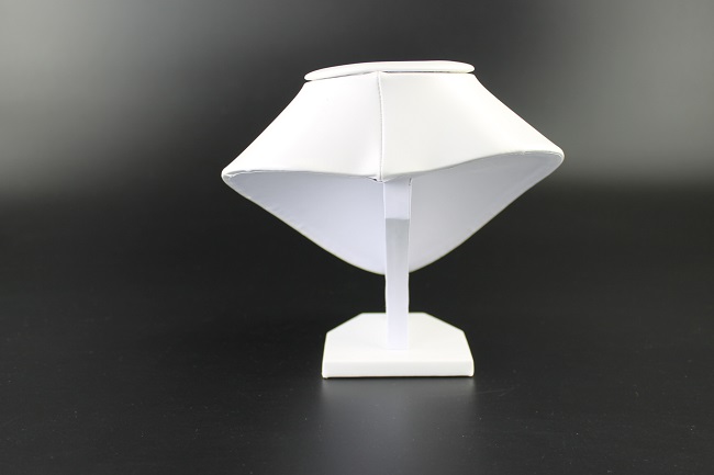 Dekolt na šperky výška 18cm bílý slonová kost (A15Wx)