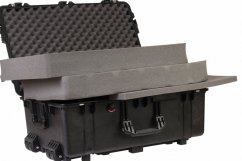 Peli™ Case 1650 Suitcase with Foam (Black)