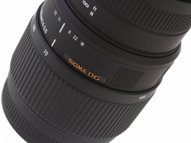 Sigma 70-300mm f/4-5,6 DG Macro pre Canon EF