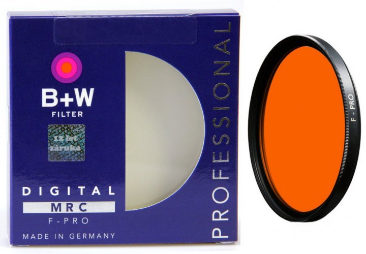 B+W (040M) oranžový filtr pro č/b MRC F-Pro 67mm