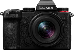 Panasonic Lumix S5D with S-R1840 F/4.5-6.3 KIT