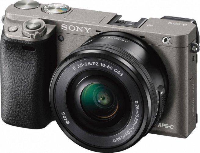 Sony Alpha a6000 + 16-50mm Graphite